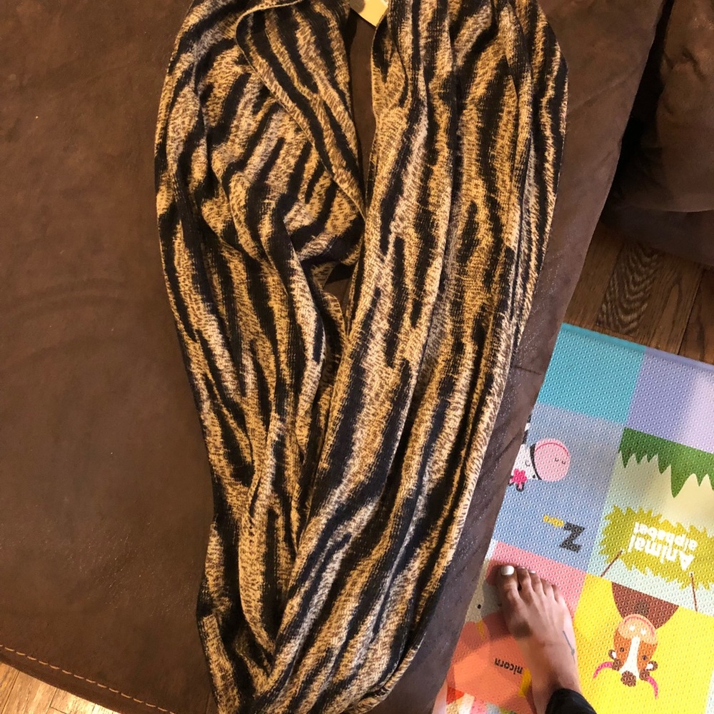 Michael Kors Infinity Scarf - Picture 5 of 5